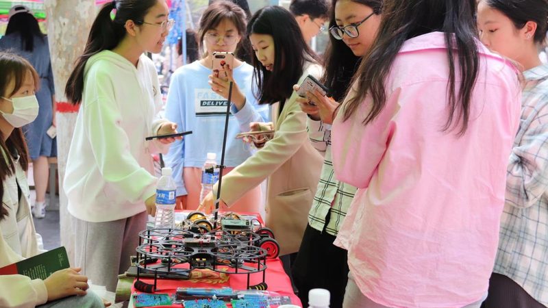从“拆分”到“调度”：云原生架构部署与微服务的真实分工
